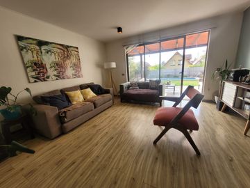 Casa en venta 4D+3b+piscina+jardin con terreno en Alto Macúl