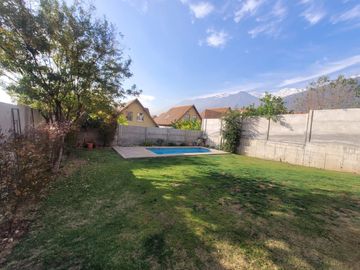 Casa en venta 4D+3b+piscina+jardin con terreno en Alto Macúl