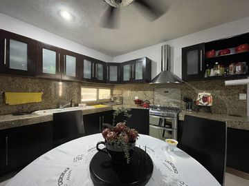 CASA EN VENTA EQUIPADA EN ALTABRISA MERIDA.