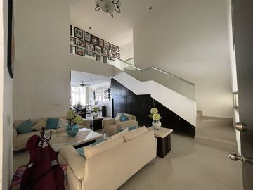 CASA EN VENTA EQUIPADA EN ALTABRISA MERIDA.