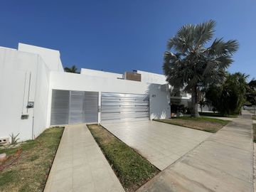 CASA EN VENTA EQUIPADA EN ALTABRISA MERIDA.