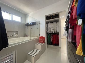 CASA EN VENTA EQUIPADA EN ALTABRISA MERIDA.