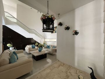 CASA EN VENTA EQUIPADA EN ALTABRISA MERIDA.