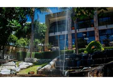 Residencia En Venta En Fracc. Cerrado Con Bosque Zona La Calera