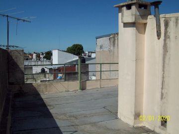 Casa 4 ambientes c/ cochera, patio c/ quincho y terraza