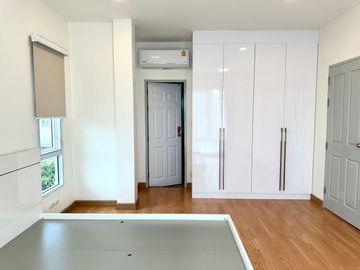 2-Storey Detached House for Sale in Q House Wararom