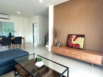 2-Storey Detached House for Sale in Q House Wararom