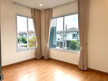 2-Storey Detached House for Sale in Q House Wararom