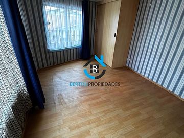 VENDE CASA EN CERRO BARÓN EN AVENIDA