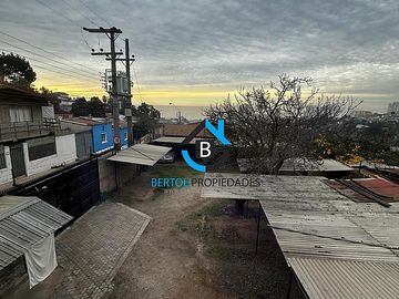 VENDE CASA EN CERRO BARÓN EN AVENIDA