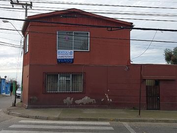 VENDE CASA EN CERRO BARÓN EN AVENIDA