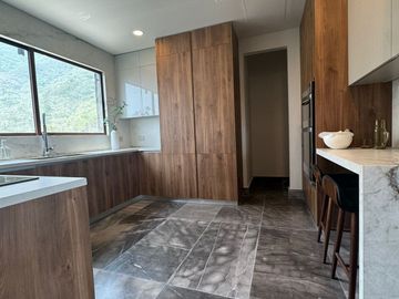 Departamento de lujo de un piso completo en Venta en Privanzas