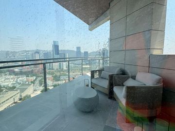 Departamento de lujo de un piso completo en Venta en Privanzas