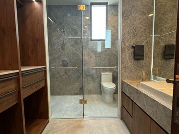 Departamento de lujo de un piso completo en Venta en Privanzas