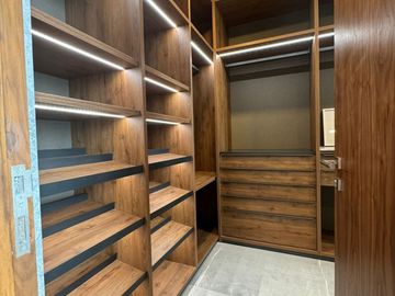 Departamento de lujo de un piso completo en Venta en Privanzas