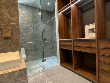 Departamento de lujo de un piso completo en Venta en Privanzas