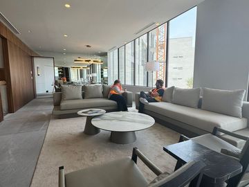 Departamento de lujo de un piso completo en Venta en Privanzas