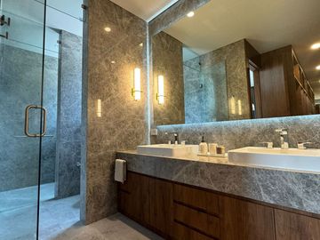 Departamento de lujo de un piso completo en Venta en Privanzas
