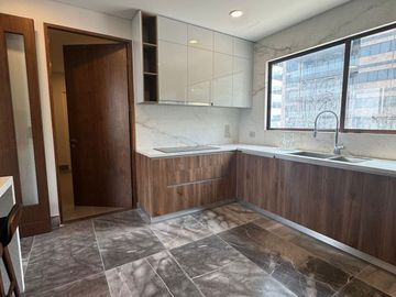 Departamento de lujo de un piso completo en Venta en Privanzas