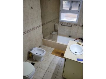 VENTA Casa 3 Amb. Mas 2 Dptos. 2 y 3 amb. -Todos los servicios!!!