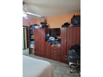 VENTA Casa 3 Amb. Mas 2 Dptos. 2 y 3 amb. -Todos los servicios!!!