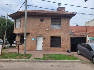 Casa PH en venta en Ramos Mejia Sur