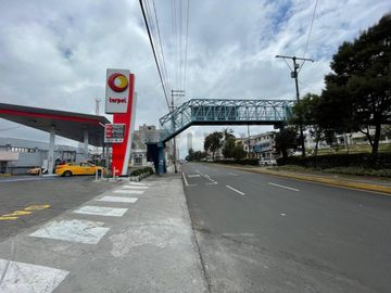 En venta propiedad comercial. Ambato