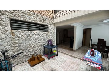 Casa bifamiliar de dos pisos en venta Barrio Zamorano Palmira Valle