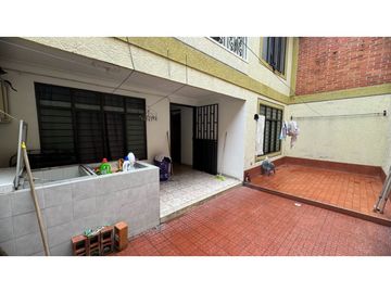 Casa bifamiliar de dos pisos en venta Barrio Zamorano Palmira Valle