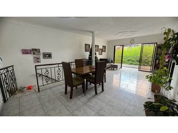 Casa bifamiliar de dos pisos en venta Barrio Zamorano Palmira Valle
