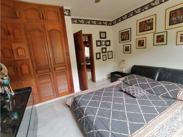 GRAN CASA EN PANCE POR LA IGLESIA LA MARIA EN VENTA CALI