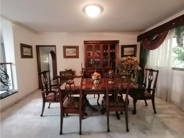 GRAN CASA EN PANCE POR LA IGLESIA LA MARIA EN VENTA CALI