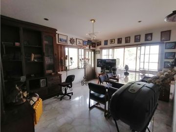 GRAN CASA EN PANCE POR LA IGLESIA LA MARIA EN VENTA CALI