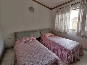 GRAN CASA EN PANCE POR LA IGLESIA LA MARIA EN VENTA CALI
