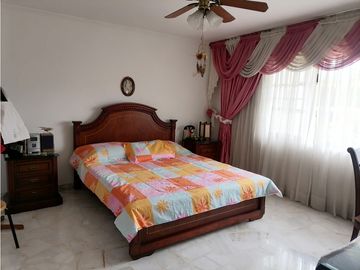 GRAN CASA EN PANCE POR LA IGLESIA LA MARIA EN VENTA CALI