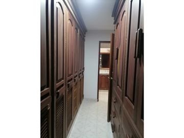 GRAN CASA EN PANCE POR LA IGLESIA LA MARIA EN VENTA CALI