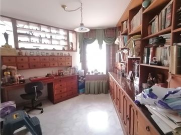 GRAN CASA EN PANCE POR LA IGLESIA LA MARIA EN VENTA CALI