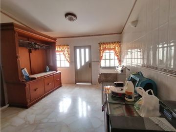 GRAN CASA EN PANCE POR LA IGLESIA LA MARIA EN VENTA CALI