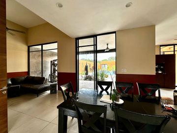 CASA EN VENTA, DE UN  PISO AL NORTE DE MERIDA