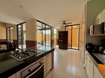 CASA EN VENTA, DE UN  PISO AL NORTE DE MERIDA