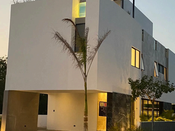 CASA EN VENTA EN MÉRIDA, PRIVADA PASEOS DEL COUNTRY, MAYO 2023