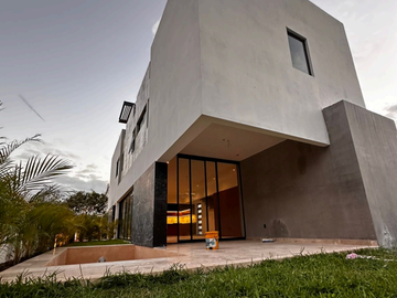 CASA EN VENTA EN MÉRIDA, PRIVADA PASEOS DEL COUNTRY, MAYO 2023