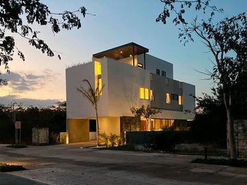 CASA EN VENTA EN MÉRIDA, PRIVADA PASEOS DEL COUNTRY, MAYO 2023