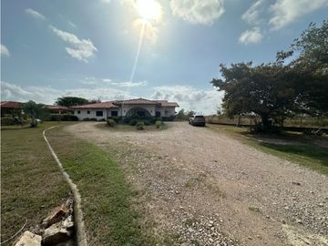 ALQUILER O VENTA DE AMPLIA Y HERMOSA CASA EN PENONOME