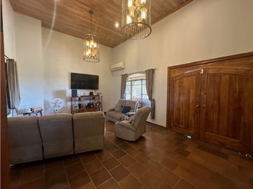 ALQUILER O VENTA DE AMPLIA Y HERMOSA CASA EN PENONOME