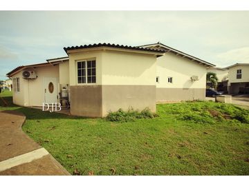 VENTA DE CASA EN ESQUINA EN PLAYA DORADA