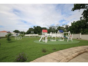 VENTA DE CASA EN ESQUINA EN PLAYA DORADA