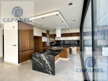 Casa en LOMAS DEL CAMPANARIO NTE en VENTA (MT)