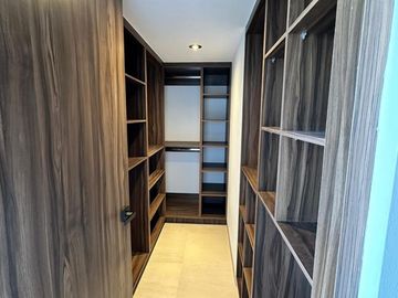 Casa en LOMAS DEL CAMPANARIO NTE en VENTA (MT)