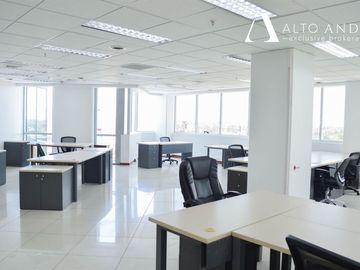 Oficina en Venta en Av el Salto 4001